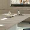 Niveau de finition haut de gamme pour la table de réunion "Swing"