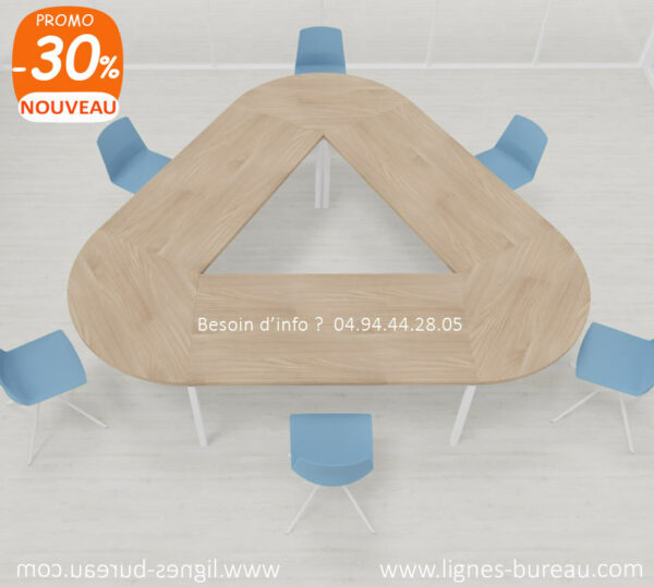 Grande table de réunion triangulaire aux plateaux décor Orme, SUN